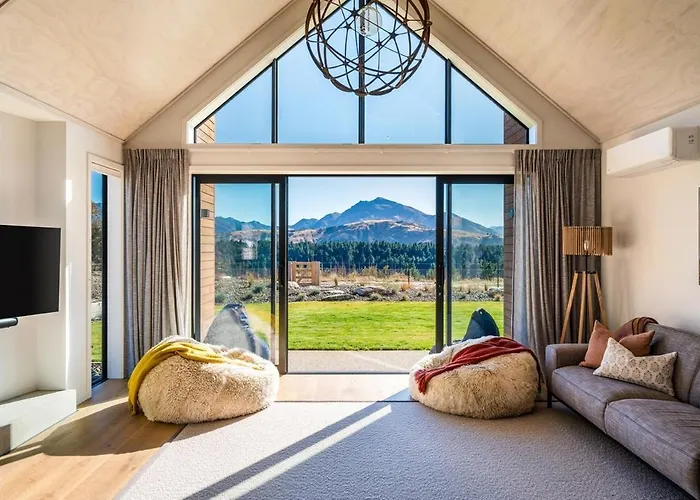 Four-bedroom Alpine Retreat With Two Living Areas *