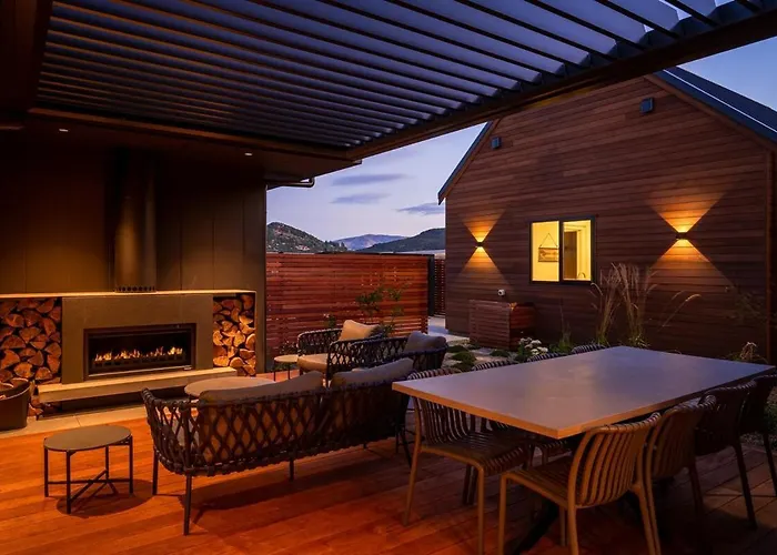 Four-bedroom Alpine Retreat With Two Living Areas * Wanaka