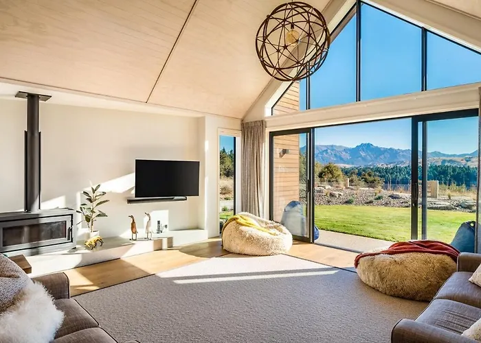 Four-bedroom Alpine Retreat With Two Living Areas * Wanaka