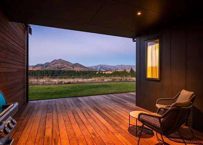 Four-bedroom Alpine Retreat With Two Living Areas Holiday home Wanaka