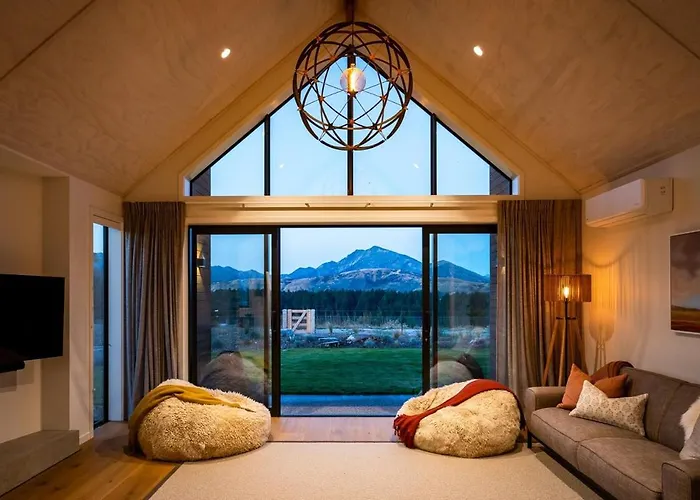 Four-bedroom Alpine Retreat With Two Living Areas Holiday home *