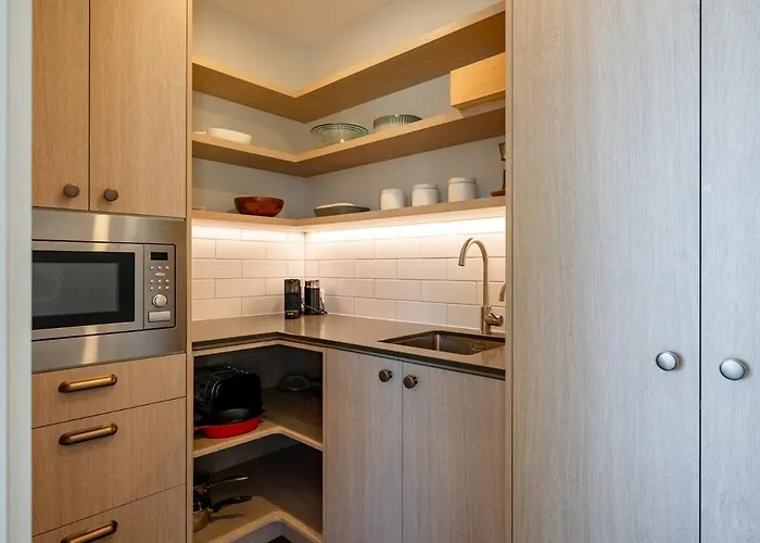Four-bedroom Alpine Retreat With Two Living Areas Holiday home *