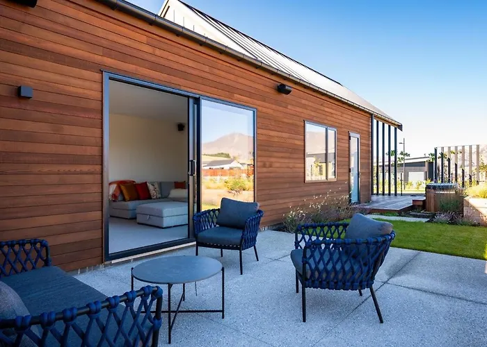Four-bedroom Alpine Retreat With Two Living Areas Holiday home *