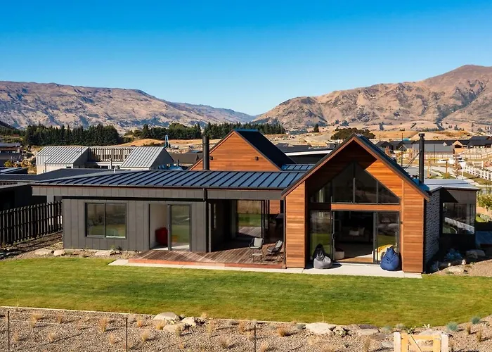 Four-bedroom Alpine Retreat With Two Living Areas Holiday home *