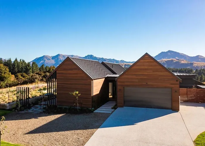 Four-bedroom Alpine Retreat With Two Living Areas * Wanaka