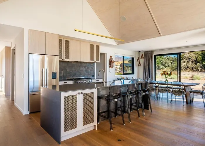 Holiday home Four-bedroom Alpine Retreat With Two Living Areas *