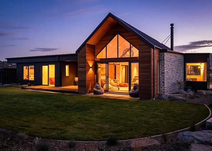 Four-bedroom Alpine Retreat With Two Living Areas * Wanaka