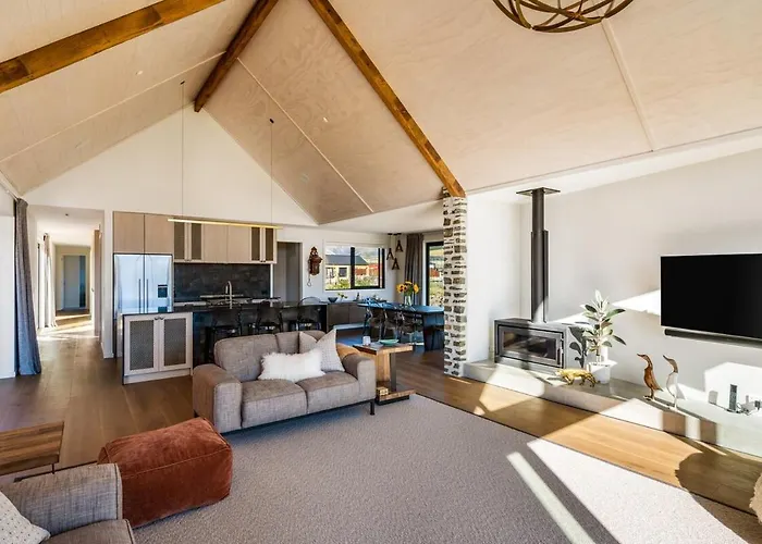 Holiday home Four-bedroom Alpine Retreat With Two Living Areas *