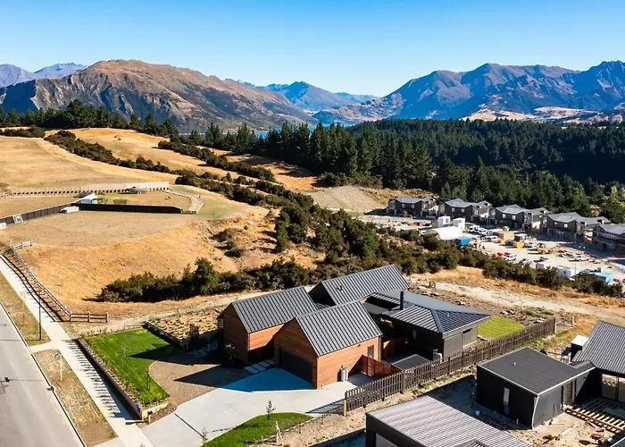 Holiday home Four-bedroom Alpine Retreat With Two Living Areas *