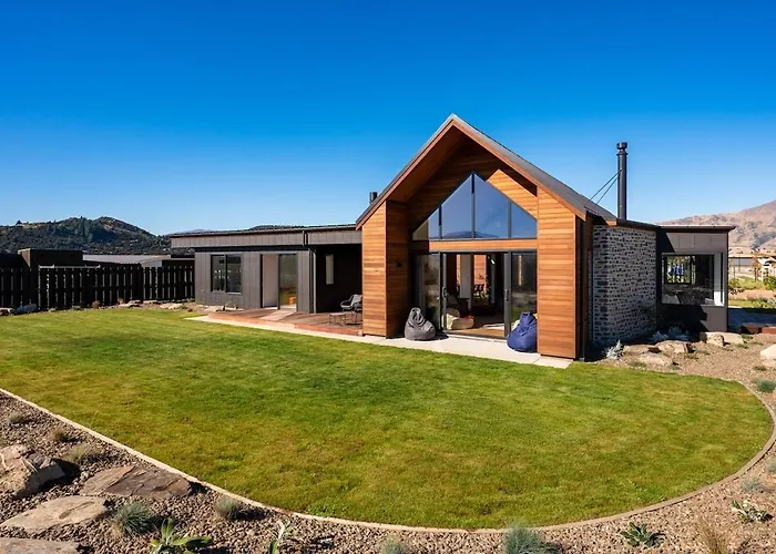 Four-bedroom Alpine Retreat With Two Living Areas Holiday home *